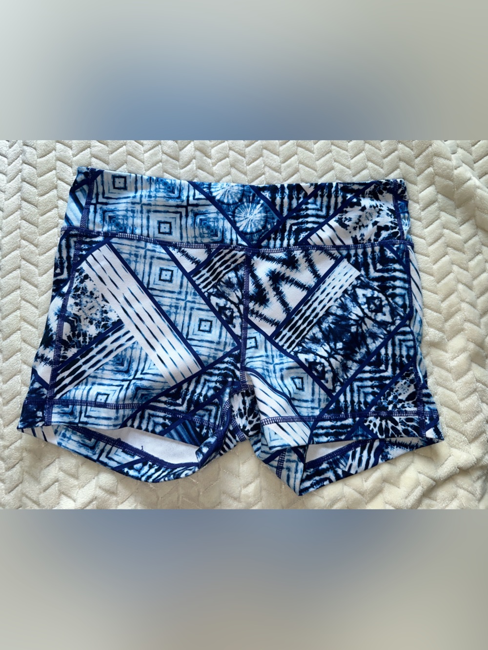 Athleta Athletic Shorts Blue/White Print Inseam 3.5”
Size Medium